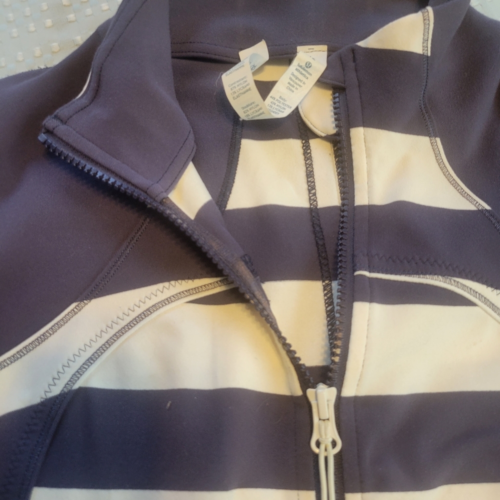 Lululemon Define Jacket - Picture 2 of 4